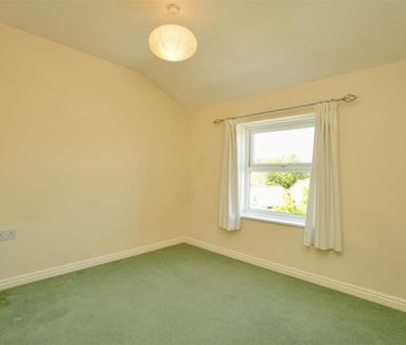 2 bedroom Flat To Let - Photo 3