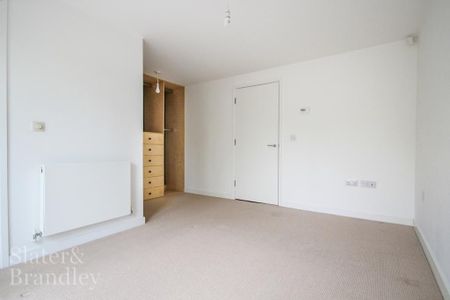 3 bedroom terraced house to rent - Photo 2
