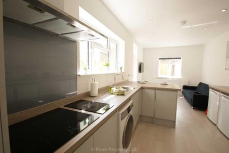 1 bedroom in a house share to rent - Photo 4