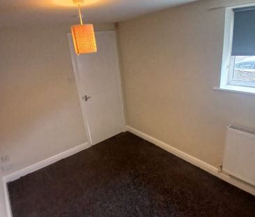 1 bedroom Flat - Farebrother Street - Photo 6