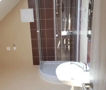 Pronájem podkrovního bytu 1+kk v centru Svitav - Photo 2