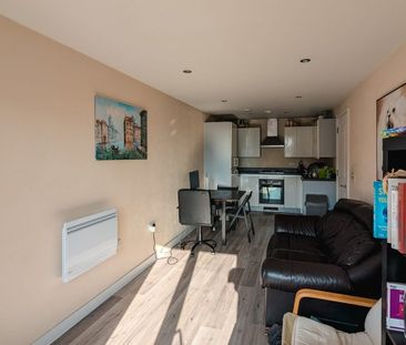 2 Bed Flat, Durnsford Road, SW19 - Photo 4