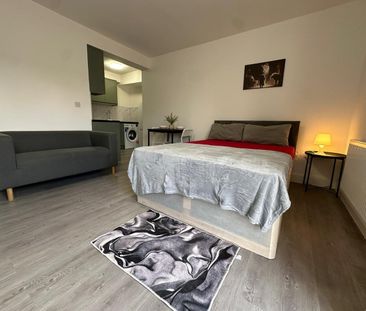 Studio Flat, Links Road, NW2 - Photo 3