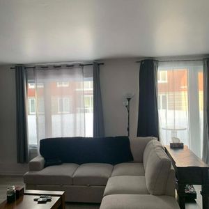 Très Grand 4 ½ – 2 Salles de Bains – Possibilité Stationnement Intérieur – 1ier Mars - Photo 2