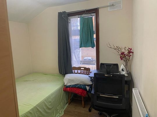 Room in a Shared House, Plashet Road, E13 - Photo 1