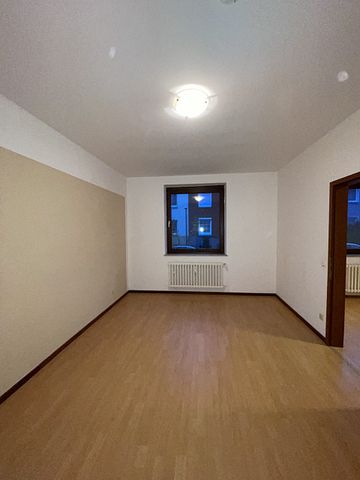 Erdgeschosswohnung in ruhiger Lage - modernes Badezimmer mit Dusche und Fenster! - Photo 3