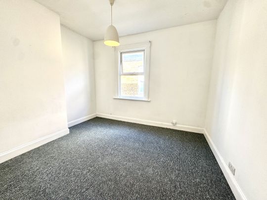 Chatham Road, Kingston Upon Thames, KT1 3AA - Photo 1