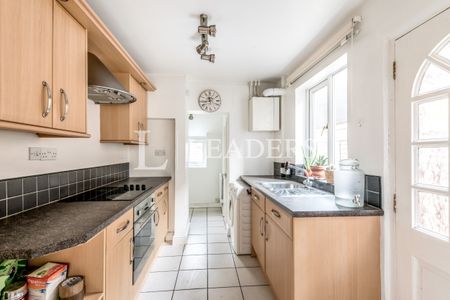 2 bedroom end of terrace to rent Offa Road, Bedford, MK42 9HZ - Photo 3