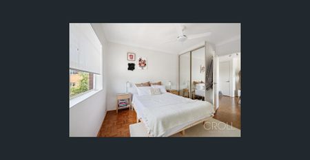 Fully Furnished One Bed Apartment With Parking - Photo 2