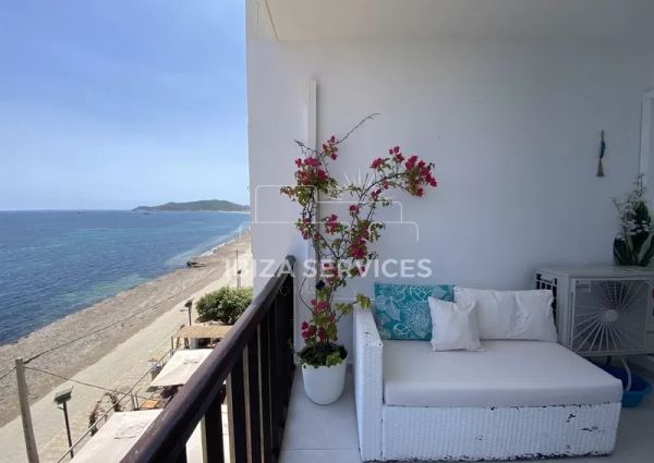 Sea front apartment of 2 bedrooms to rent in Es Vive, Ibiza