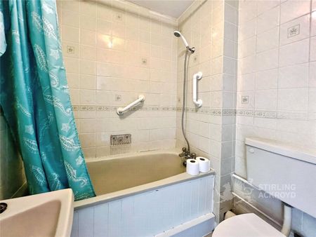 Colburn Crescent, Guildford, Surrey, GU4 7YZ - Photo 5