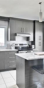 Superbe 4 1/2 + Bureau , LÉVIS, (St-David) 2ieme étage, air clim, 2 STATIONNEMENTS EXTÉRIEURS INCLUS, LIBRE LE 1ier mai 2026. - Photo 3