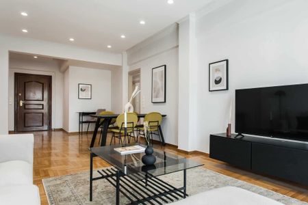 Remarkable 2BR Apartment in Paleo Faliro - Photo 2