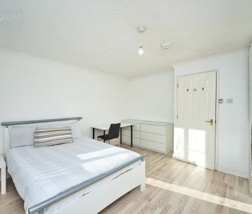 4 bedroom townhouse to rent - Photo 5