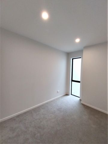 3 Bdrm Townhouse with 1 Car Park - Photo 3