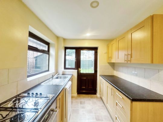 3 bedroom semi-detached house to rent - Photo 1