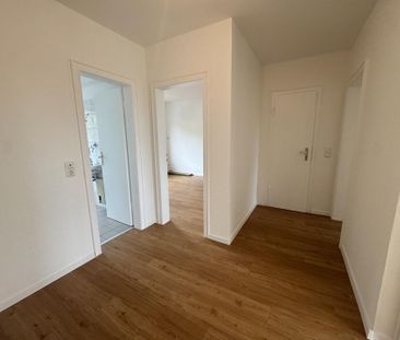 Traumhaft renovierte 2 Zimmer mit Balkon zentral gelegen auf der Do... - Foto 1