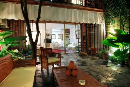 Exclusive Property of 200 m2 in an ideal location! In a private passage! - Photo 1
