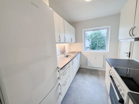 Lys og indbydende stuelejlighed med gode faciliteter - Foto 2