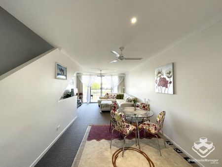 Two Bedroom Furnished Townhouse - Photo 4