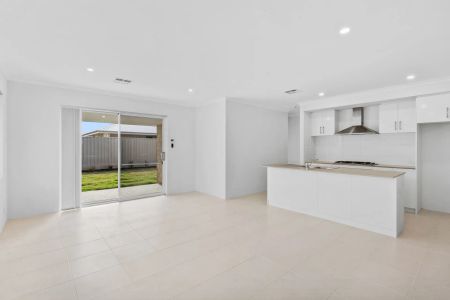 Stylish Family Home in Prime Secret Harbour Location - Photo 3