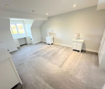 4 bedroom semi-detached house to rent - Photo 5