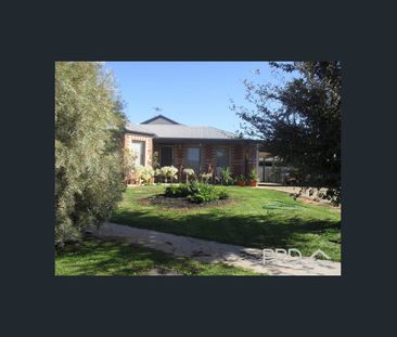 3 BEDROOM BRICK VENEER HOME - Photo 4