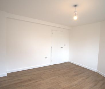 3 bedroom flat to rent - Photo 5