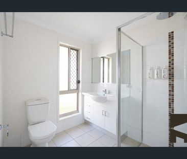 ENJOY WALKING DISTANCE TO KELLYS BEACH AND BUNDABERG CBD IS JUST 10... - Photo 6