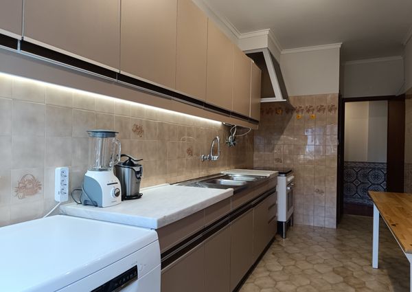 Apartamento T2 Remodelado e Mobilado no Moinho das Antas