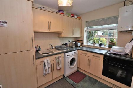 2 bedroom terraced house to rent - Photo 4