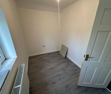 4 bedroom end of terrace house to rent - Photo 6