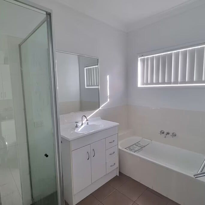 Springfield Lakes - Photo 1