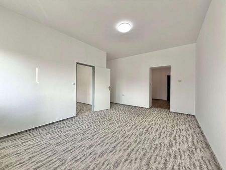 Pronájem bytu 2+1 60 m² - Fotografie 3