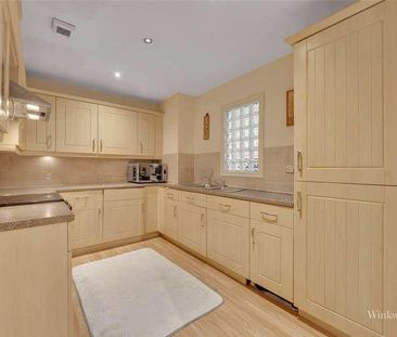 Compton Court, Crowder Close, North Finchley, London, N12 - Photo 3