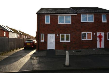 3 bedroom semi-detached house to rent - Photo 5