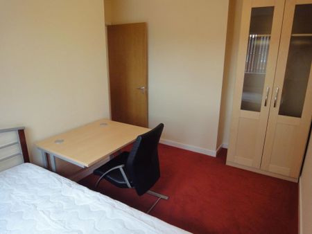 4 bedroom terraced house to rent - Photo 3