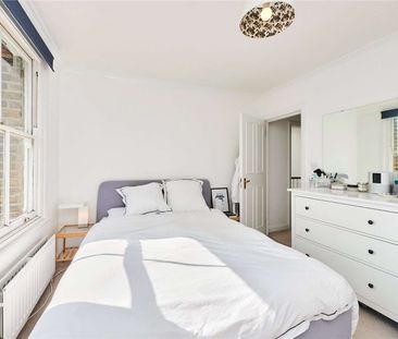 A fantastic bright third floor apartment to rent on Elgin Avenue mo... - Photo 1