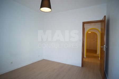 T2 em zona tranquila de Porto Salvo, perto de escolas e centros empresariais. - Foto 2