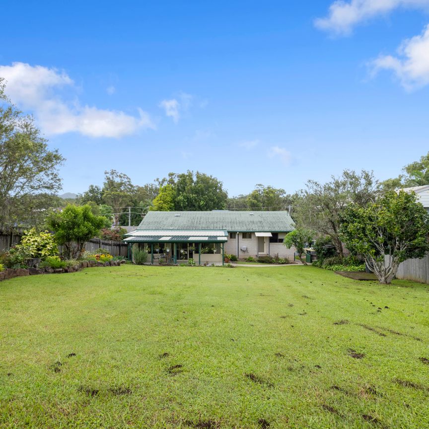 One bedroom flat with utilities & lawn mowing included - Photo 1