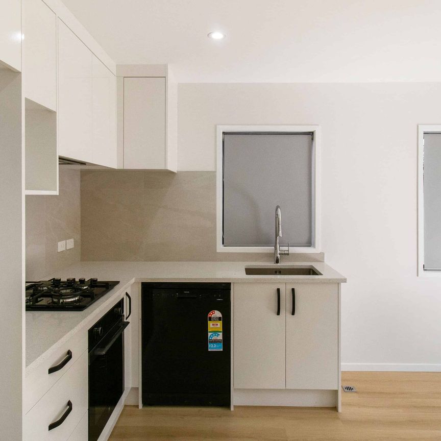 Brand new, gorgeous 2 bedroom! - Photo 1