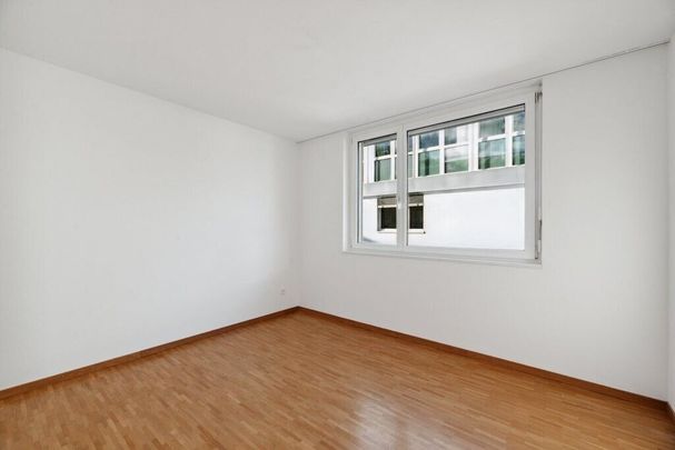 Home with family comfort: living on two floors - Photo 1