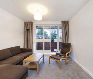 3 bedroom flat to rent - Photo 3