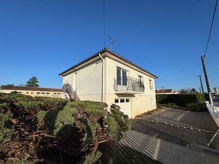 Location Maison 4 pièces 78m² MONTMORILLON 86500 - Photo 4