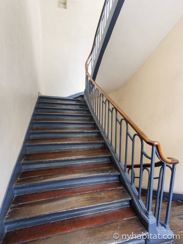 Logement à Paris, Location meublée - Photo 2