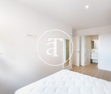 2-bedroom apartment for rent with study and balcony in Badalona - Photo 1