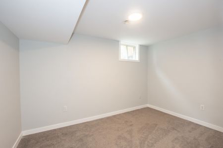 **STUNNING** 2 Bedroom Unit in Welland!! - Photo 4