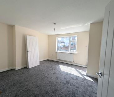 3 Beds - Terraced House - - Photo 6