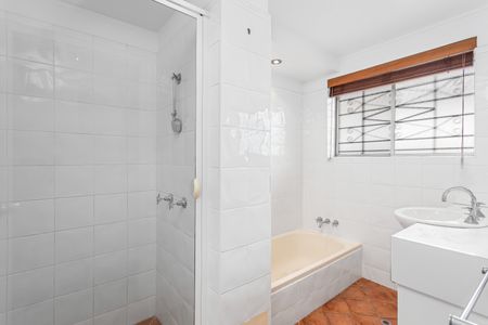 4/77 Moreton Street, New Farm QLD 4005 - Apartment For Rent - $650 | Domain - Photo 5