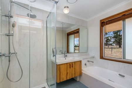 SPACIOUS LIVING! - Photo 5